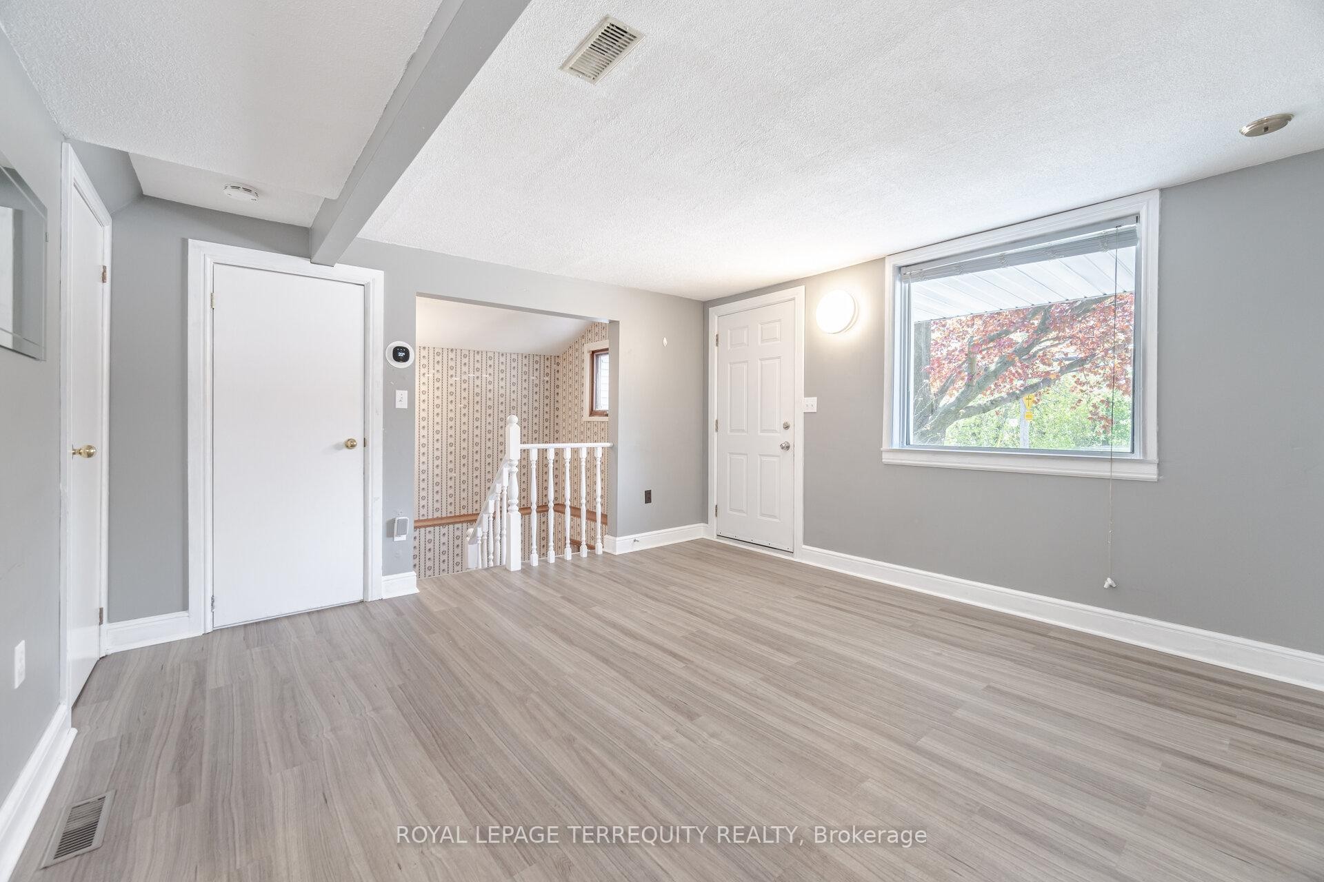 16 Royal Avenue, Hamilton, ON - Indoor Photo Showing Other Room