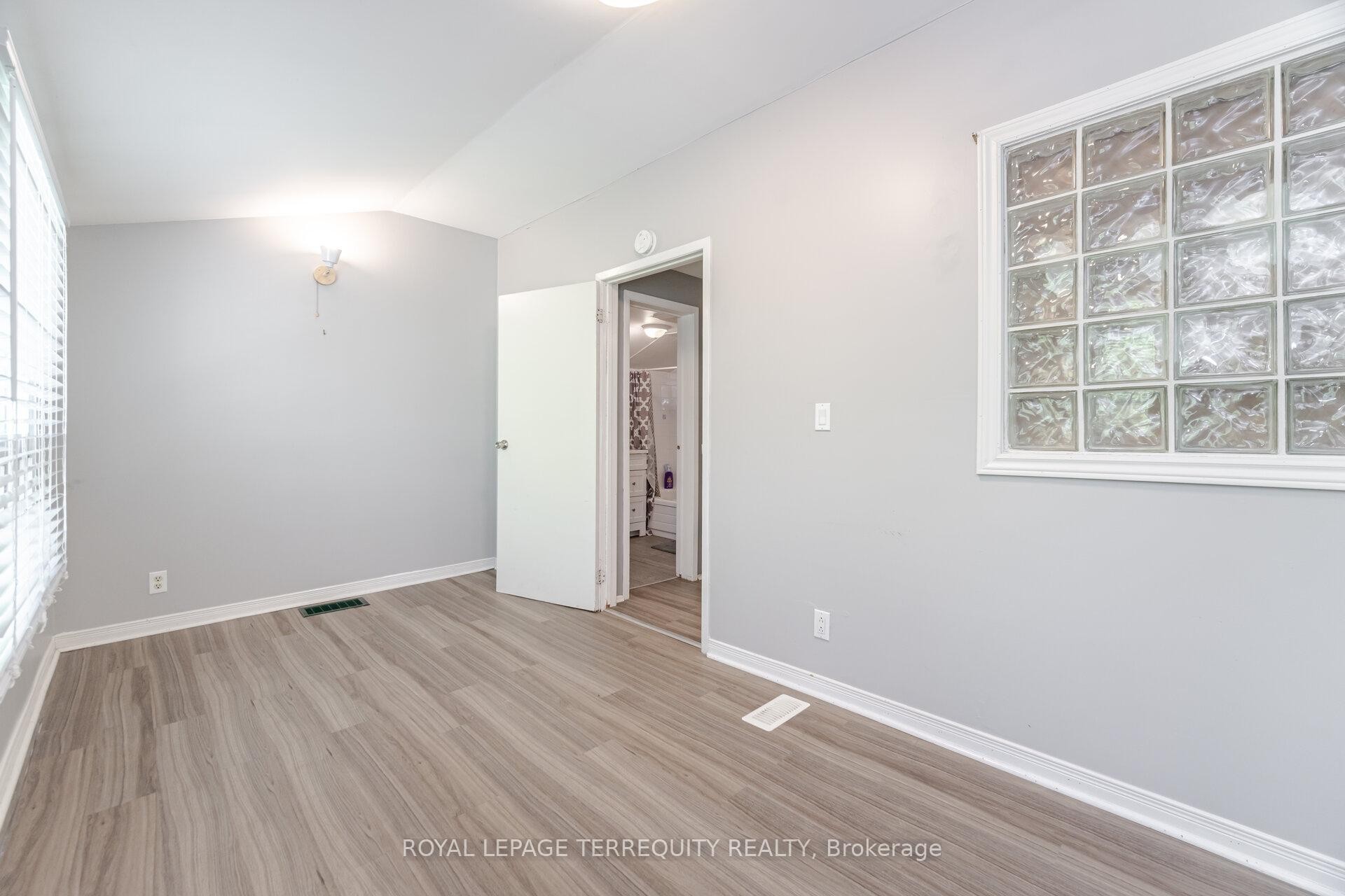 16 Royal Avenue, Hamilton, ON - Indoor Photo Showing Other Room