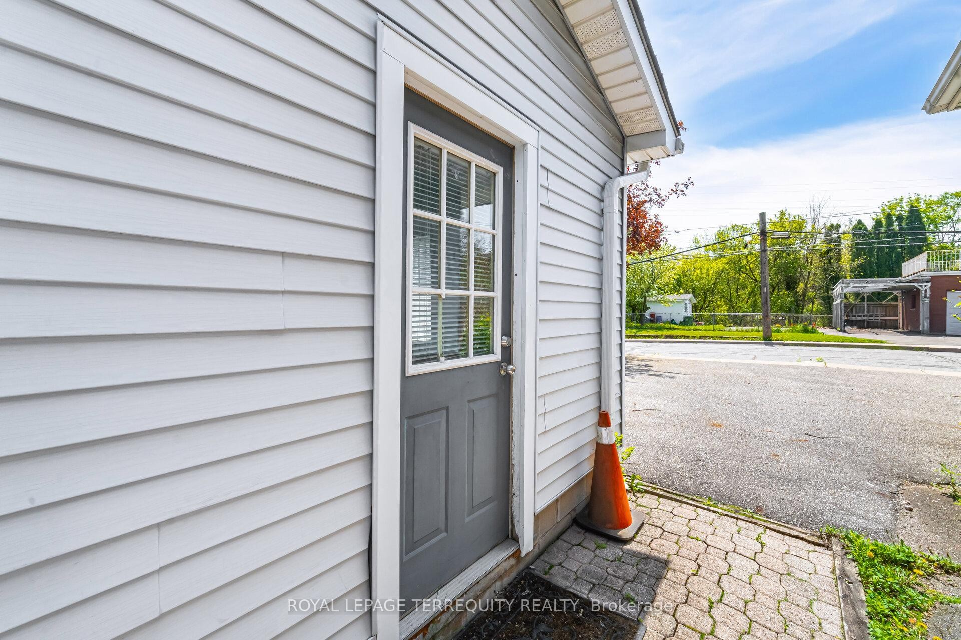 16 Royal Avenue, Hamilton, ON - Outdoor