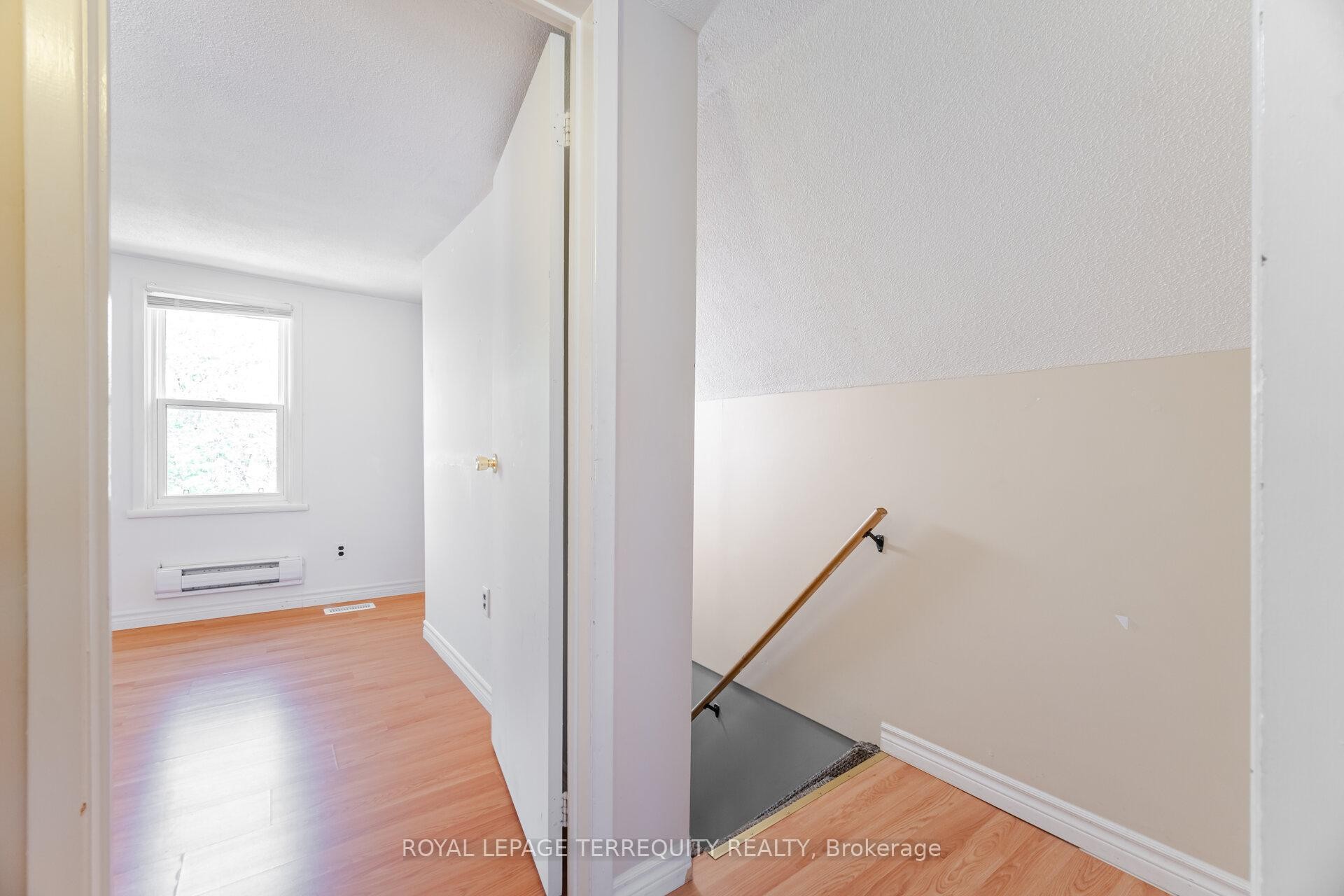 16 Royal Avenue, Hamilton, ON - Indoor Photo Showing Other Room