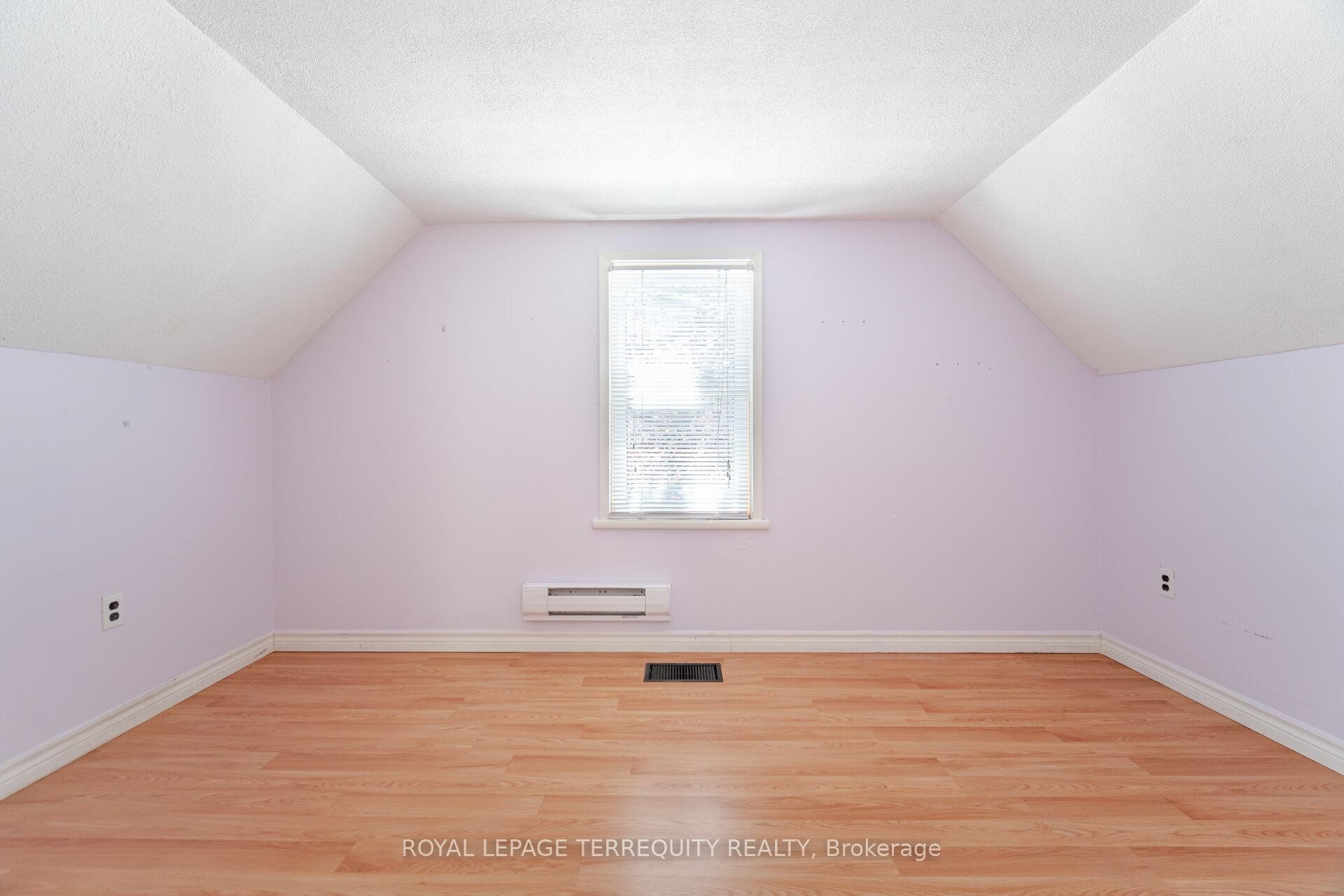 16 Royal Avenue, Hamilton, ON - Indoor Photo Showing Other Room