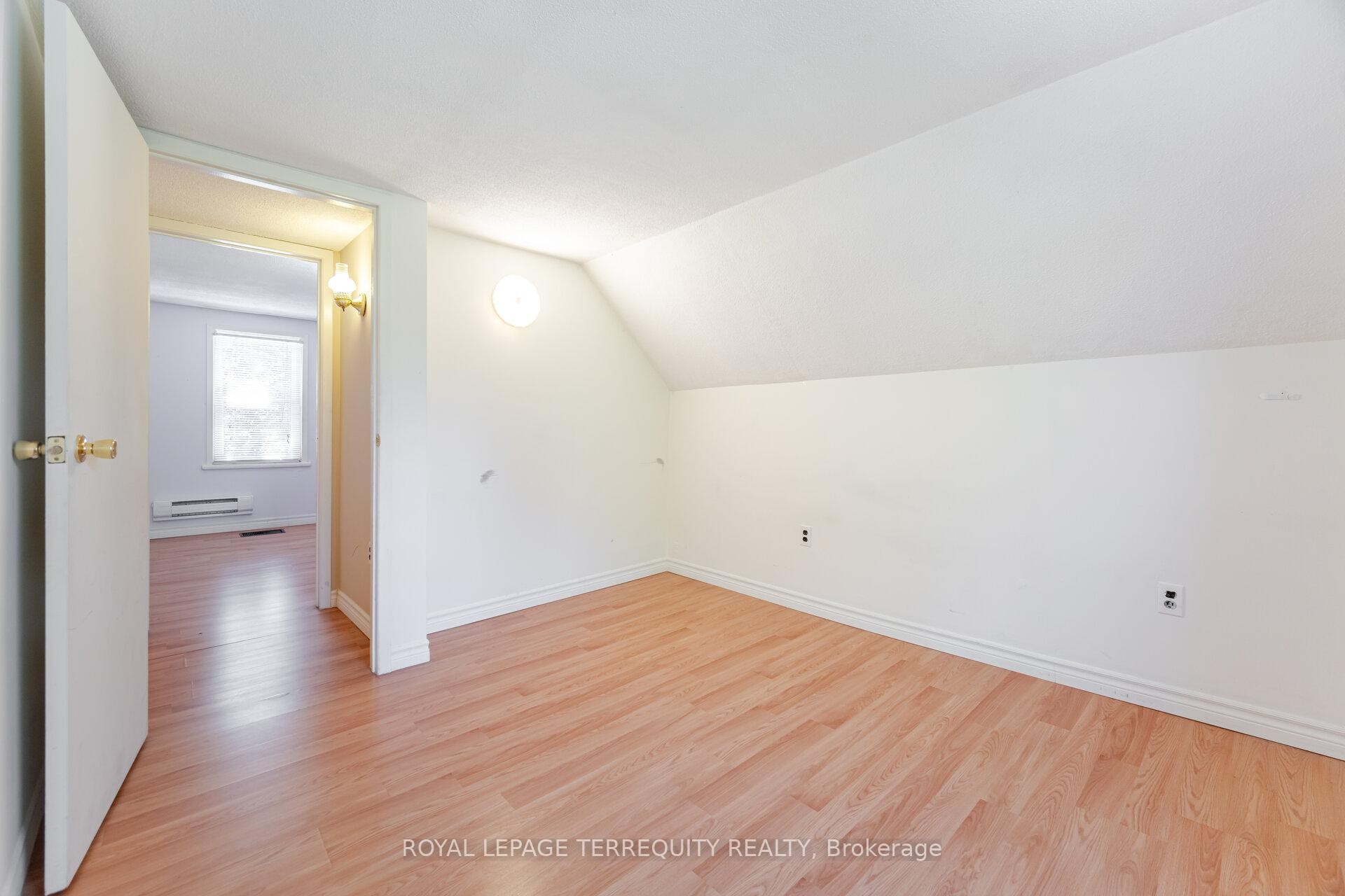 16 Royal Avenue, Hamilton, ON - Indoor Photo Showing Other Room