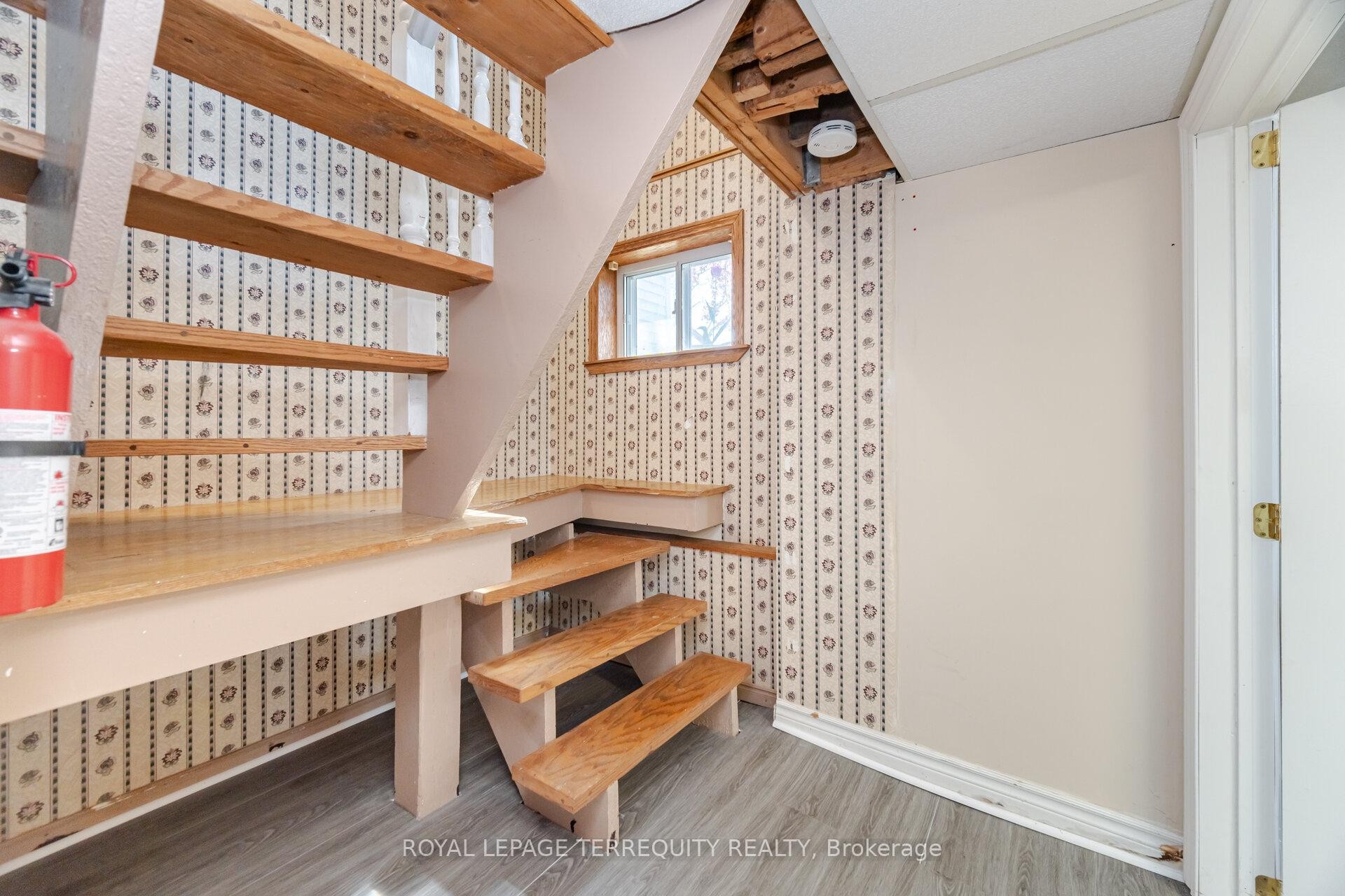 16 Royal Avenue, Hamilton, ON - Indoor Photo Showing Other Room