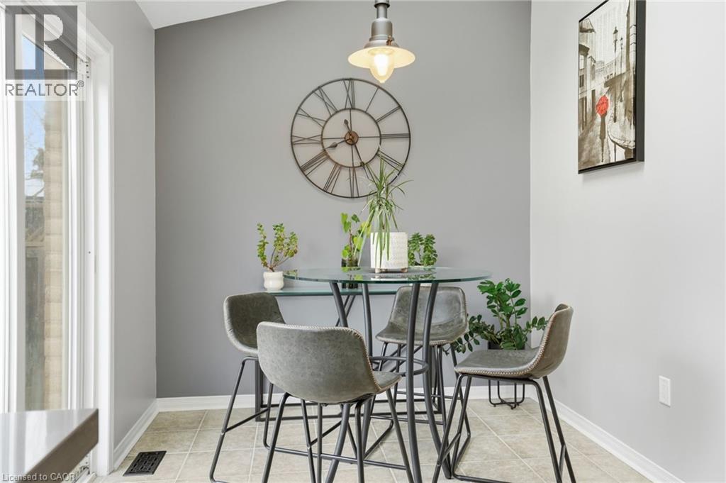 14 Kenyon Crescent, Grimsby, ON - Indoor Photo Showing Dining Room