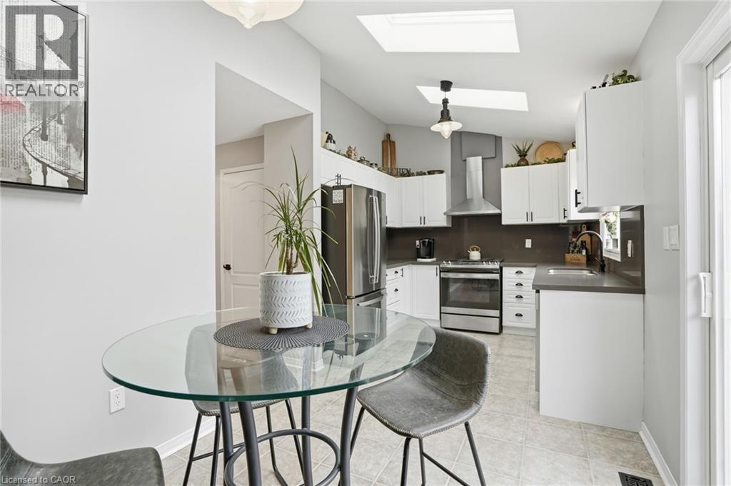 14 Kenyon Crescent, Grimsby, ON - Indoor Photo Showing Kitchen