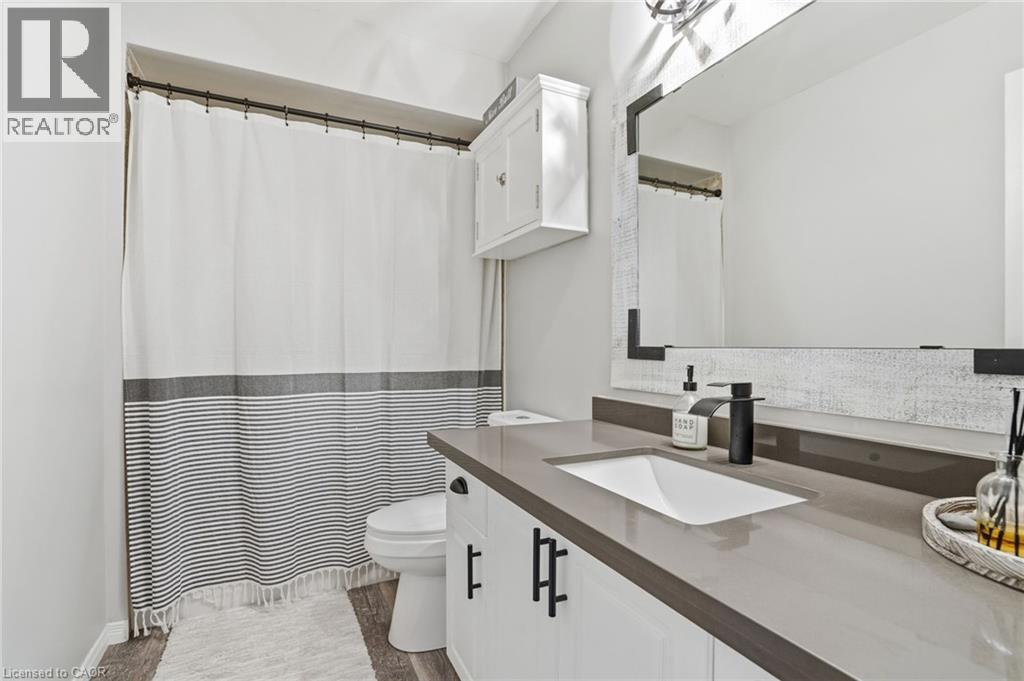 14 Kenyon Crescent, Grimsby, ON - Indoor Photo Showing Bathroom
