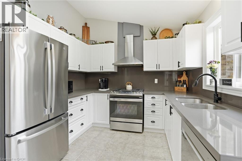 14 Kenyon Crescent, Grimsby, ON - Indoor Photo Showing Kitchen With Double Sink