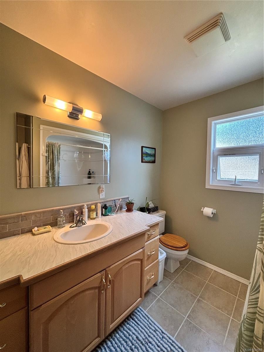445 Chamiss Cres, Gold River, BC