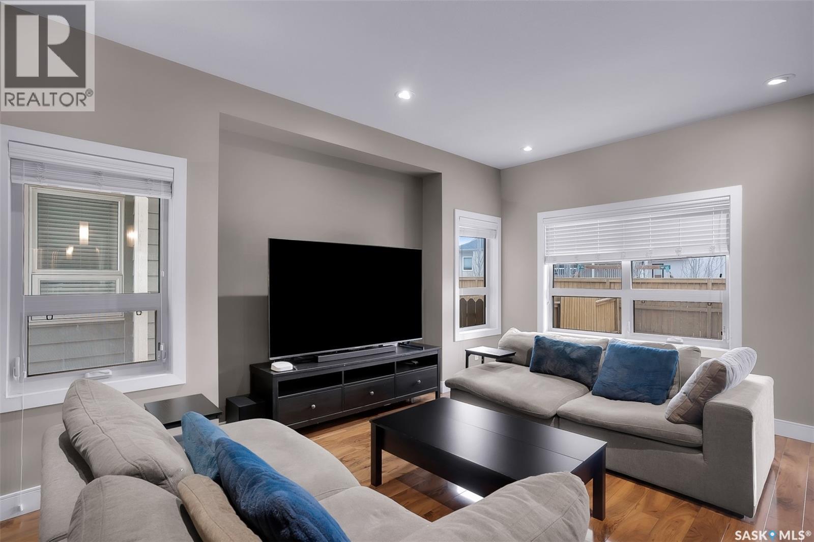 48 1550 Paton Crescent, Saskatoon, SK - Indoor Photo Showing Living Room