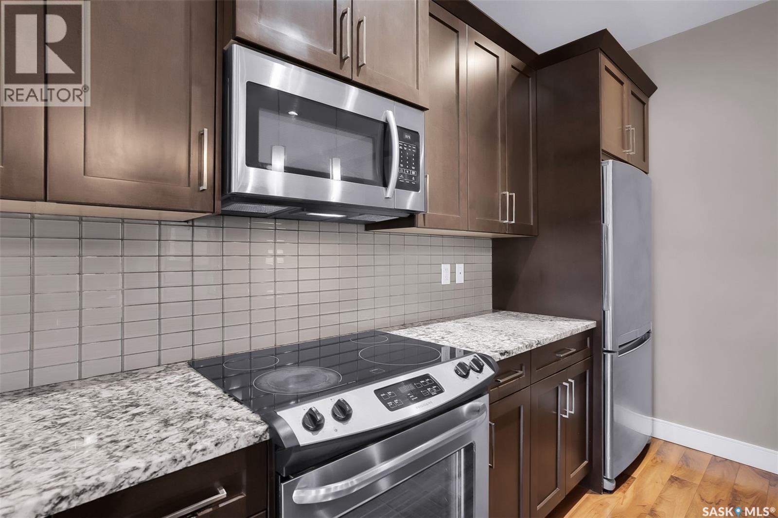 48 1550 Paton Crescent, Saskatoon, SK - Indoor Photo Showing Kitchen With Stainless Steel Kitchen With Upgraded Kitchen