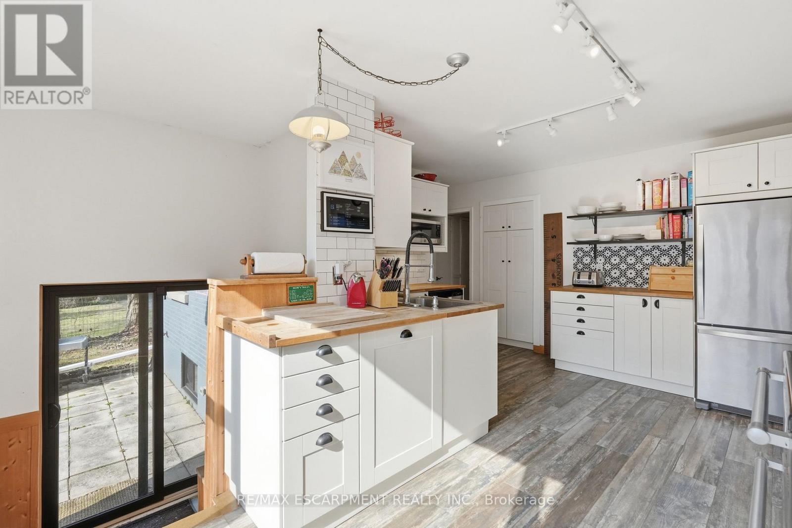 222 Concession 11 E, Hamilton, ON - Indoor