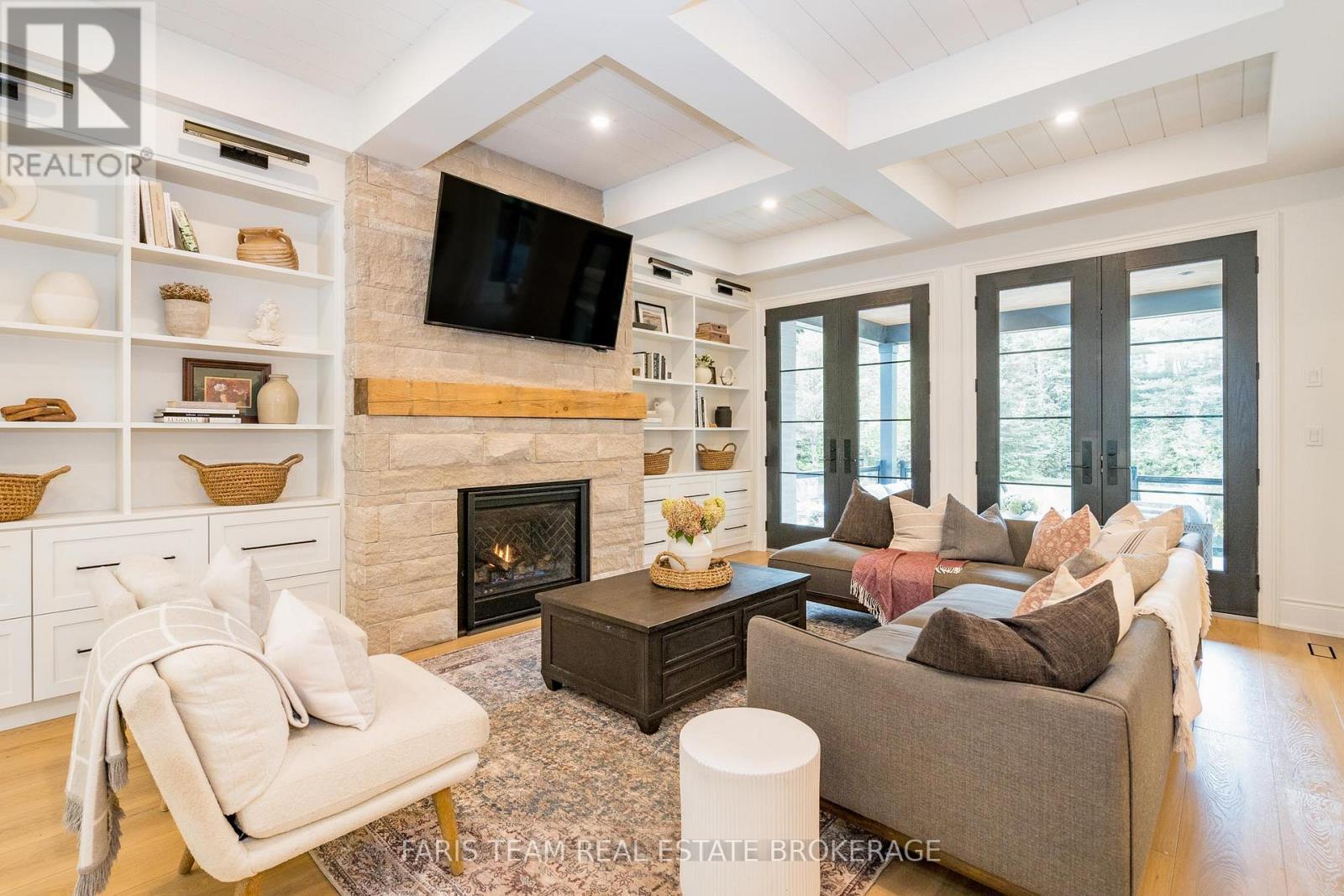 4 Sycamore Circle, Springwater, ON - Indoor Photo Showing Living Room With Fireplace