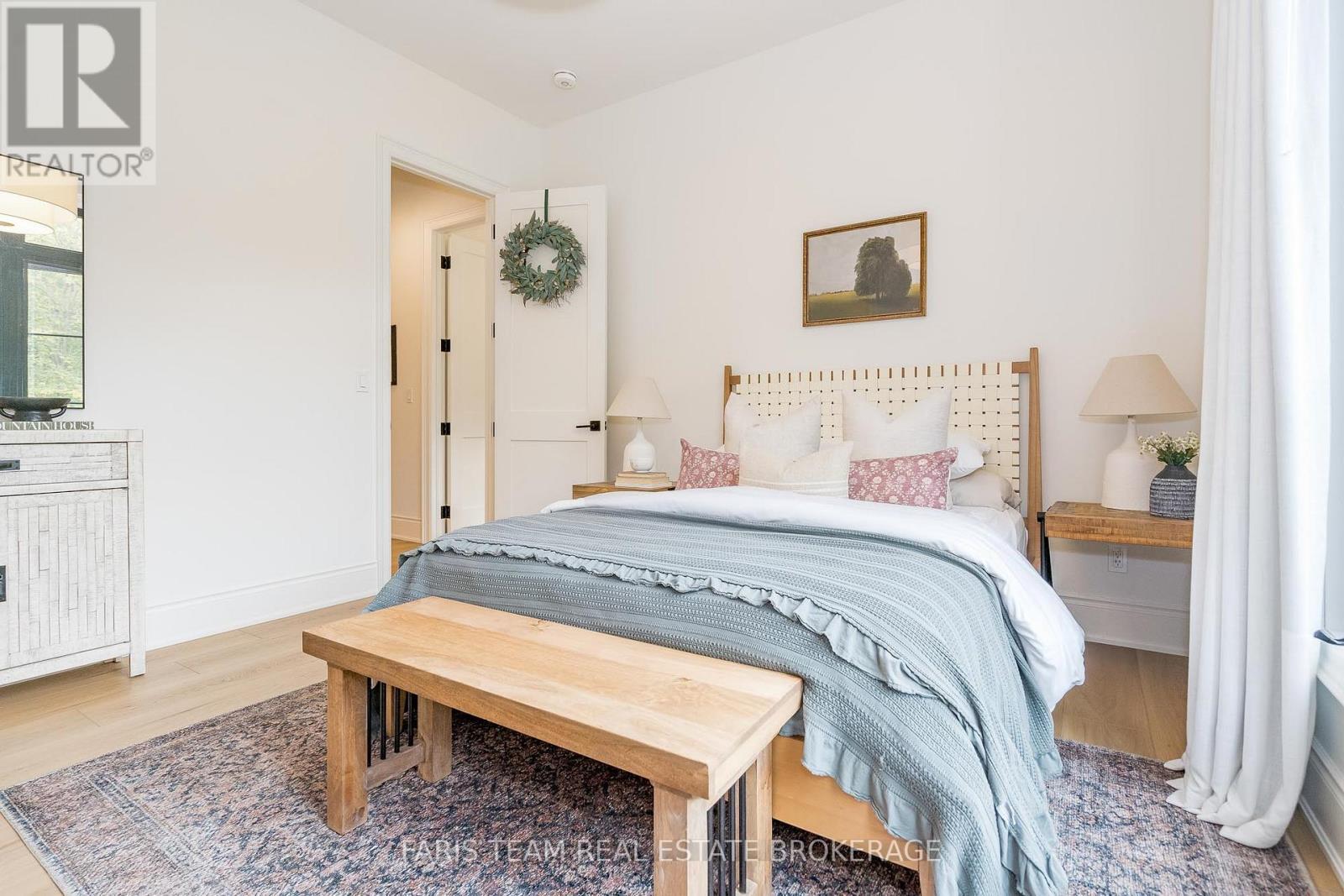 4 Sycamore Circle, Springwater, ON - Indoor Photo Showing Bedroom