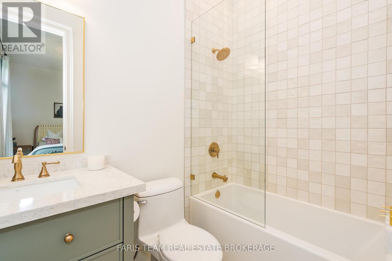4 Sycamore Circle, Springwater, ON - Indoor Photo Showing Bathroom