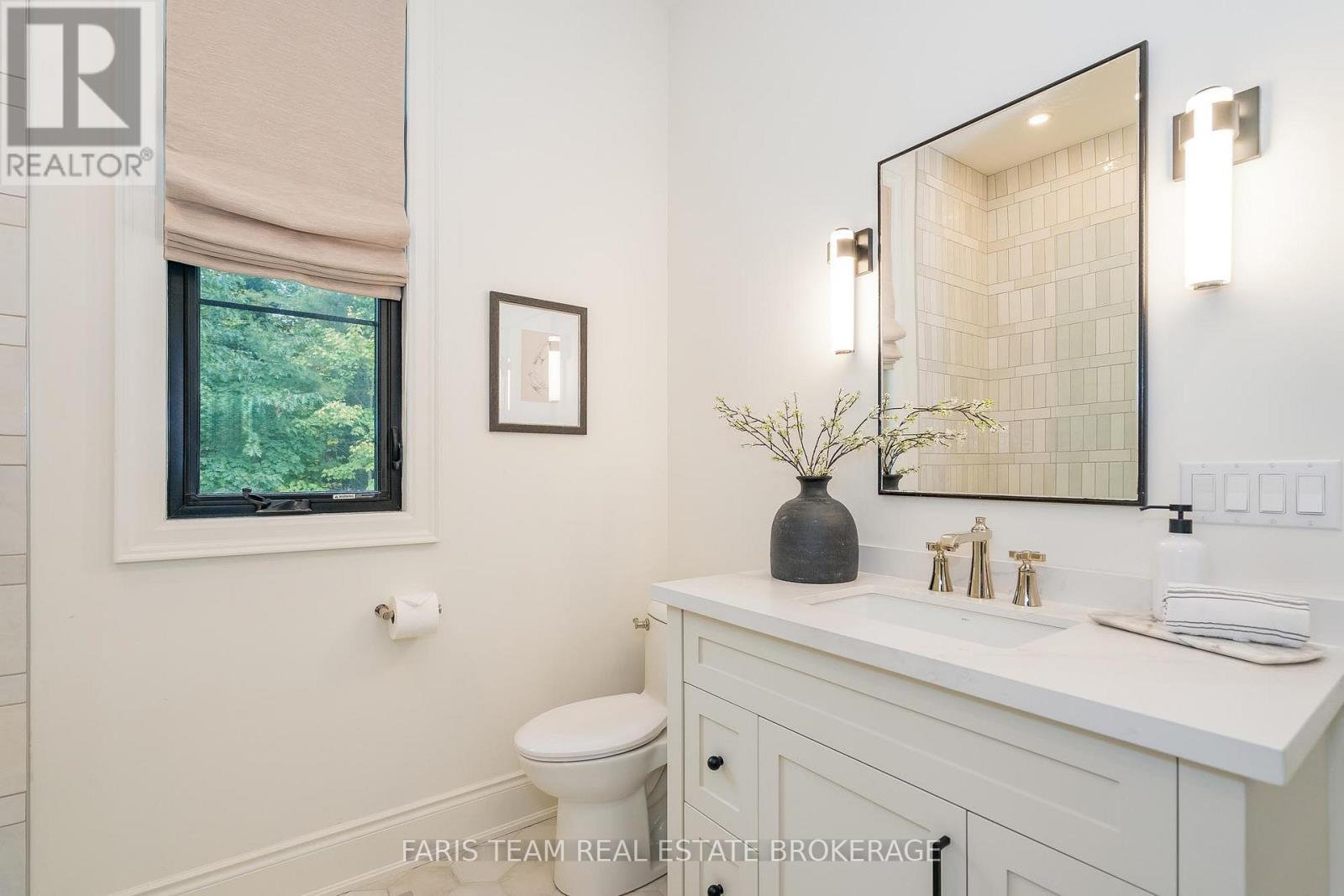 4 Sycamore Circle, Springwater, ON - Indoor Photo Showing Bathroom