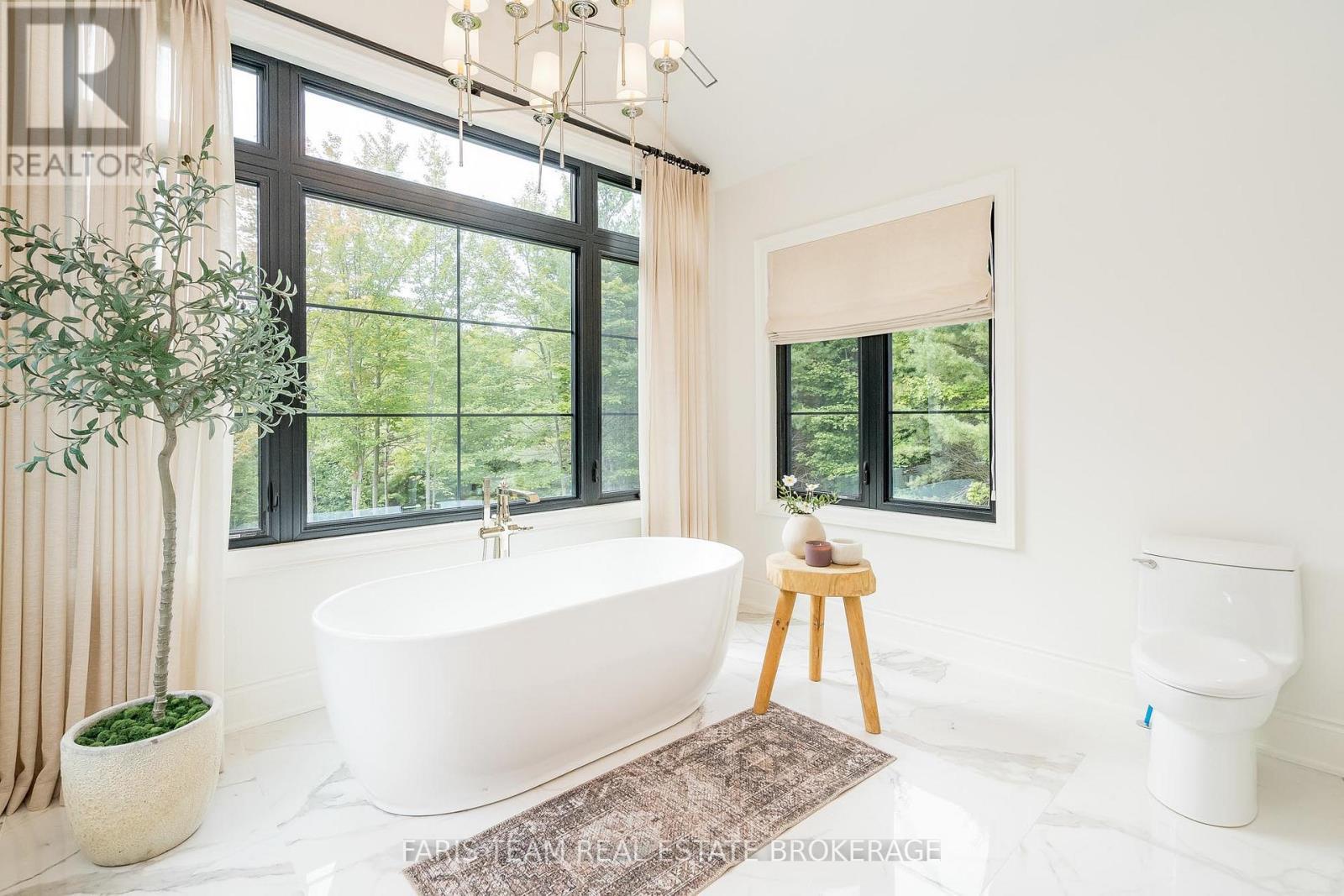 4 Sycamore Circle, Springwater, ON - Indoor Photo Showing Bathroom