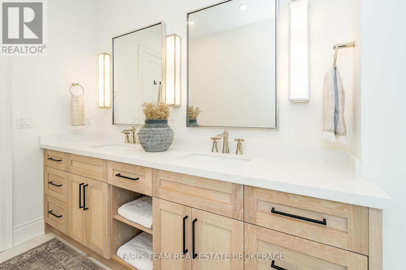 4 Sycamore Circle, Springwater, ON - Indoor Photo Showing Bathroom