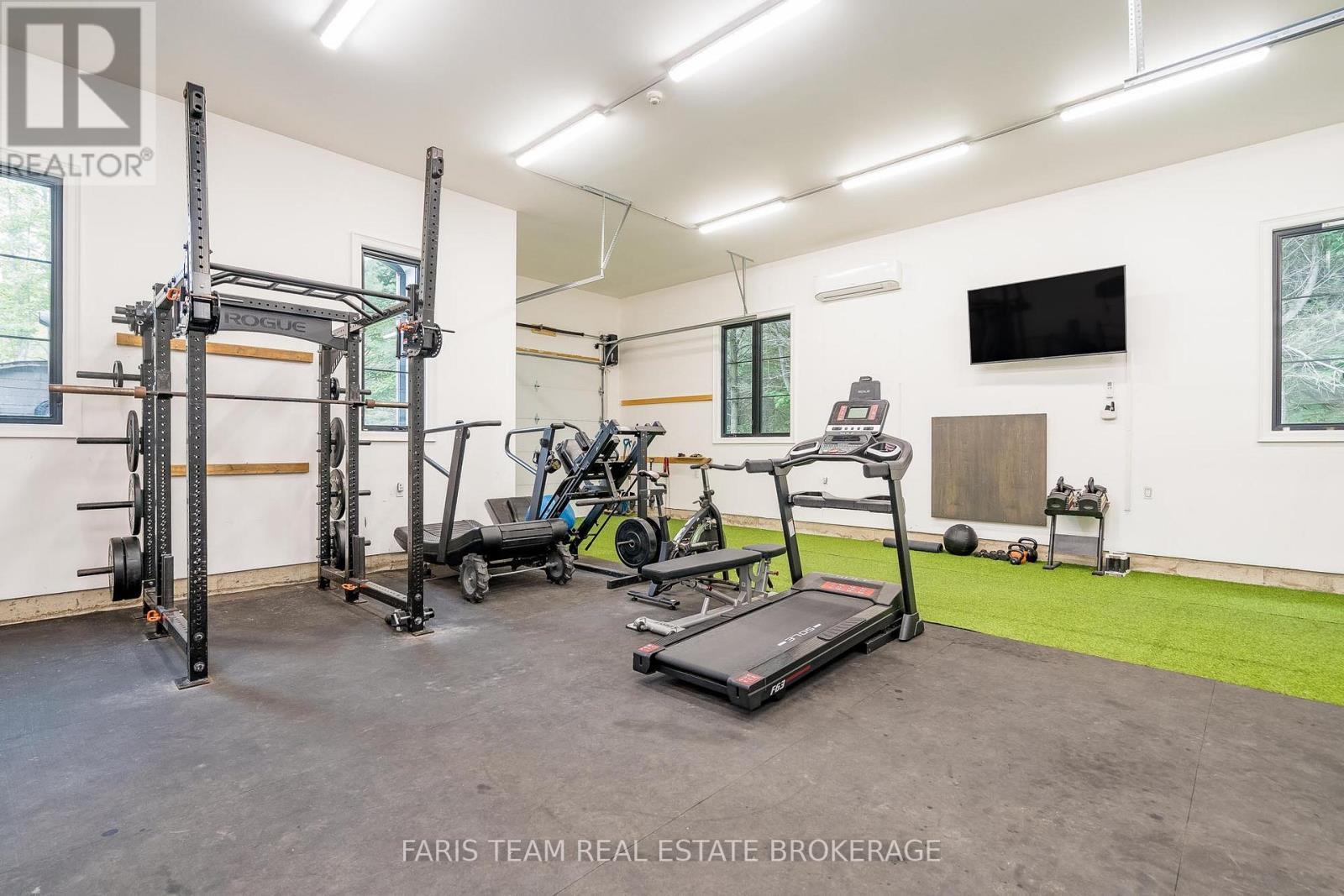 4 Sycamore Circle, Springwater, ON - Indoor Photo Showing Gym Room