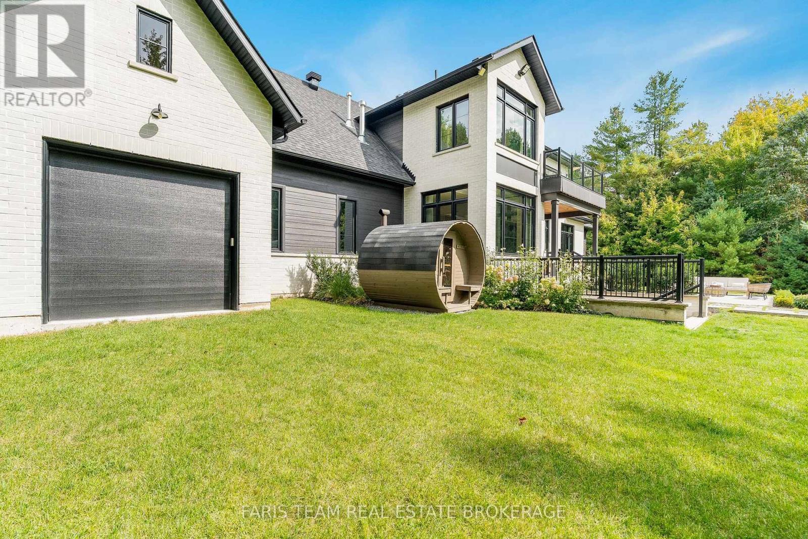 4 Sycamore Circle, Springwater, ON - Outdoor