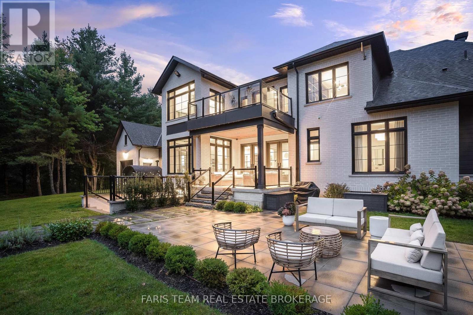 4 Sycamore Circle, Springwater, ON - Outdoor