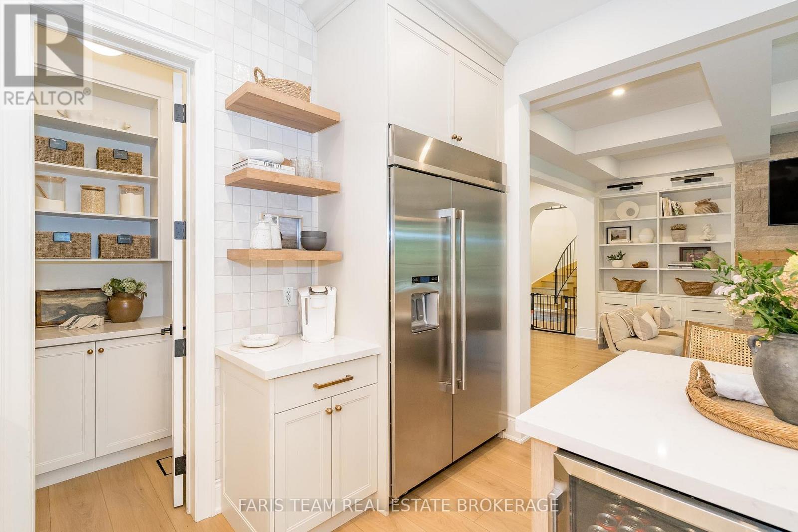 4 Sycamore Circle, Springwater, ON - Indoor