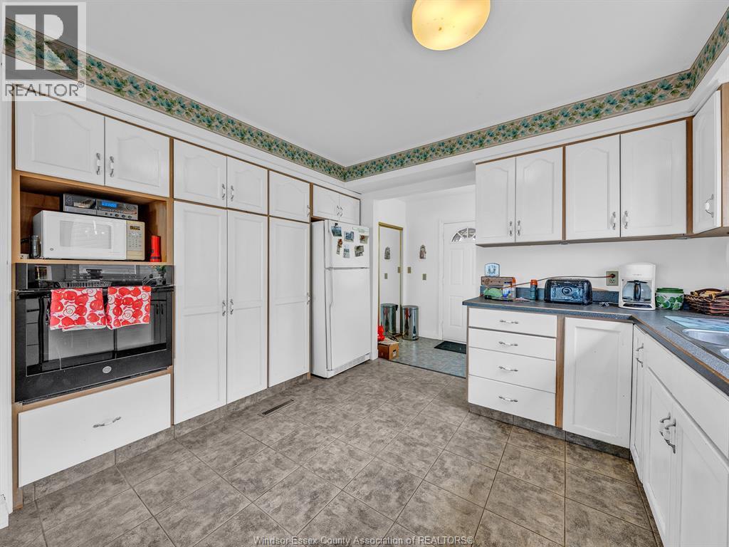 278 Robson Road, Leamington, ON - Indoor Photo Showing Kitchen