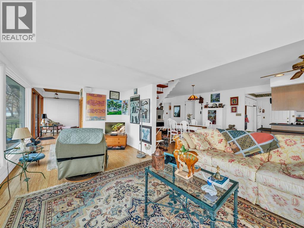 278 Robson Road, Leamington, ON - Indoor Photo Showing Living Room
