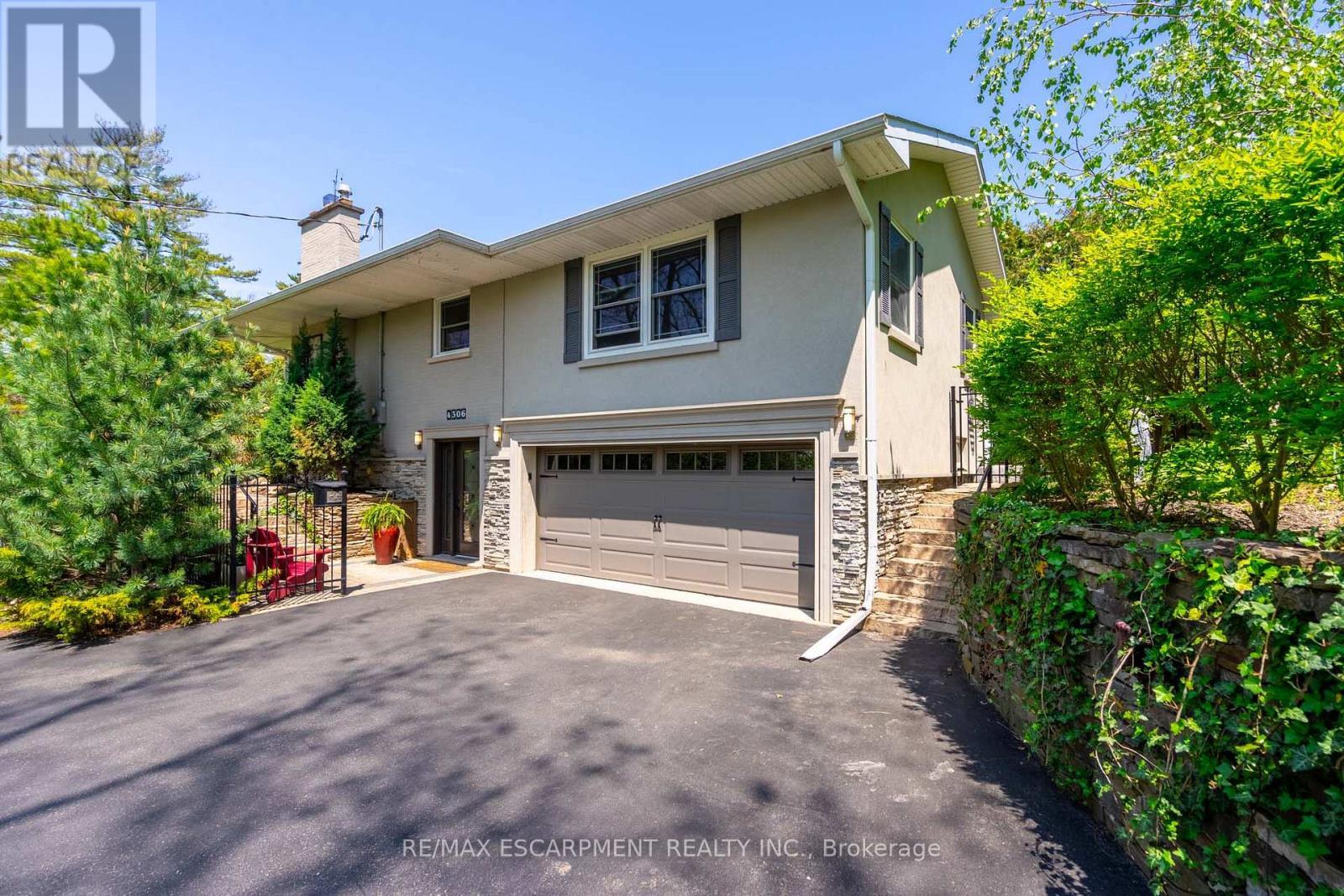 4306 Lakeshore Road, Burlington, ON - Outdoor