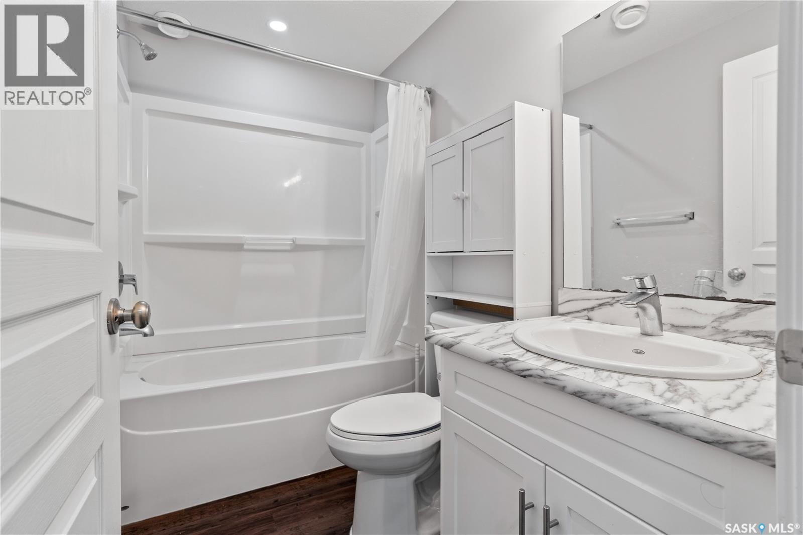 4810 Green Brooks Way E, Regina, SK - Indoor Photo Showing Bathroom
