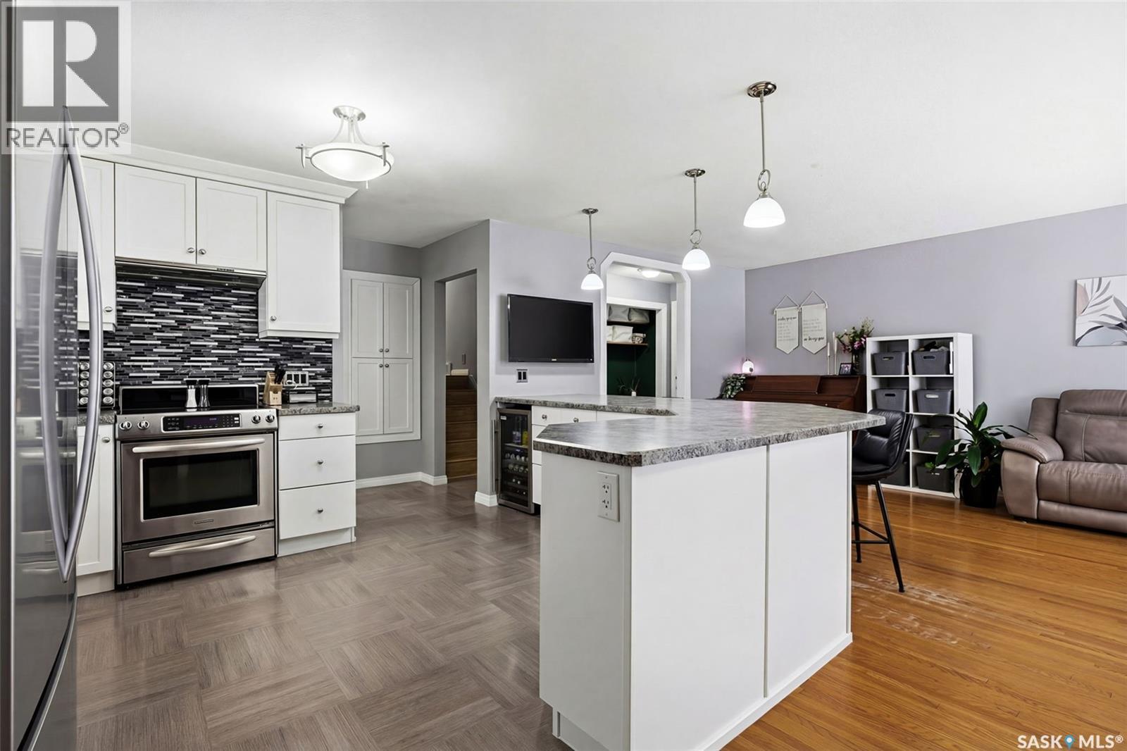 108 Matheson Crescent, Regina, SK - Indoor Photo Showing Kitchen With Upgraded Kitchen