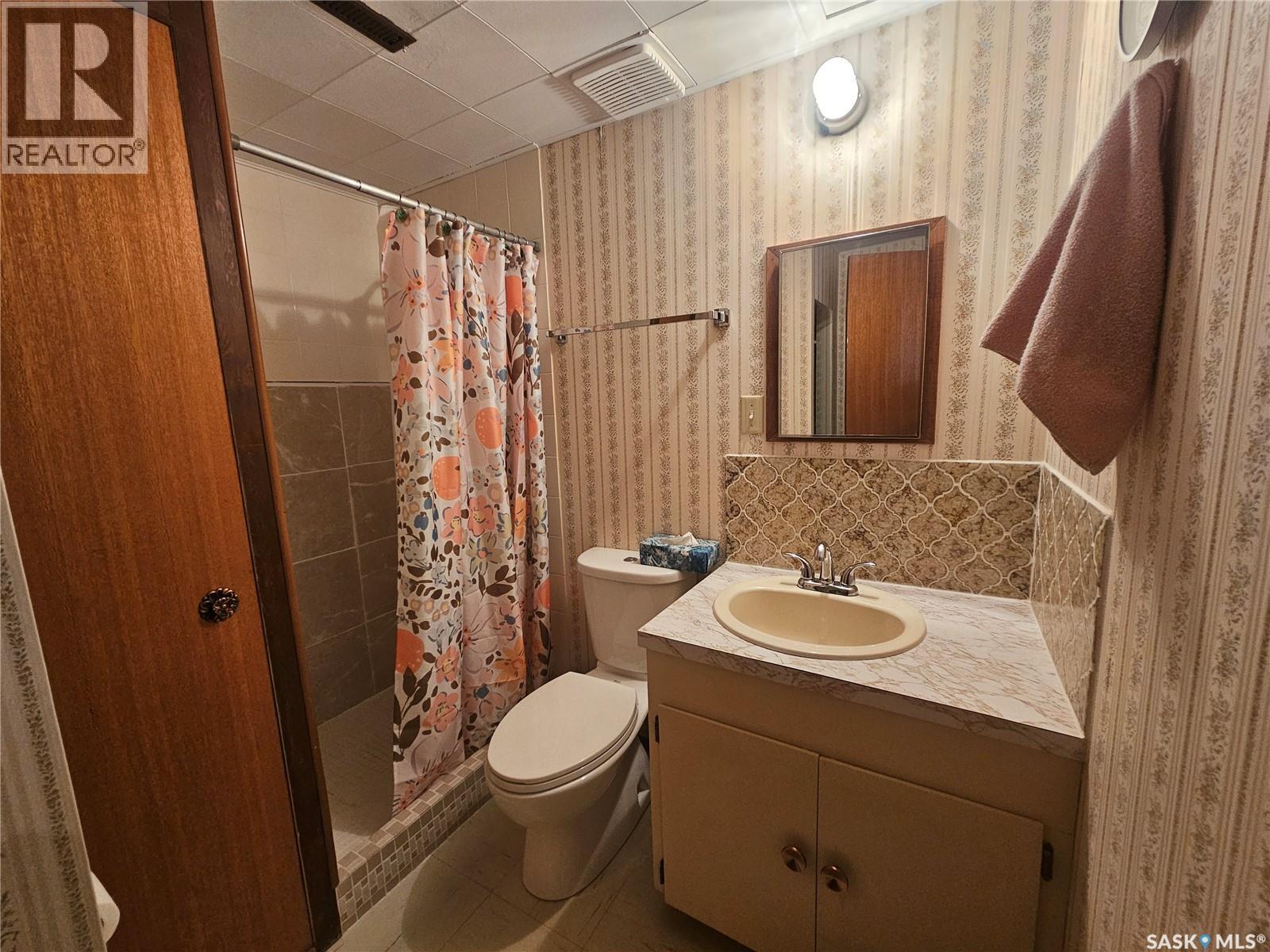 335 Aspen Drive, Swift Current, SK - Indoor Photo Showing Bathroom