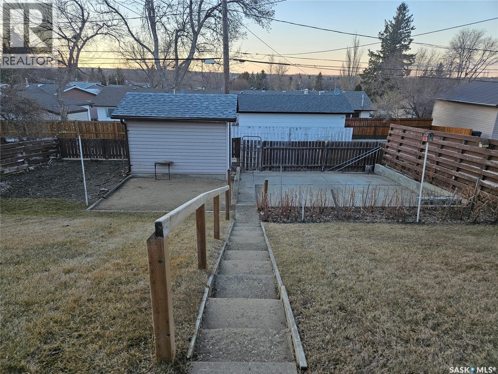 335 Aspen Drive, Swift Current, SK - Outdoor With Deck Patio Veranda