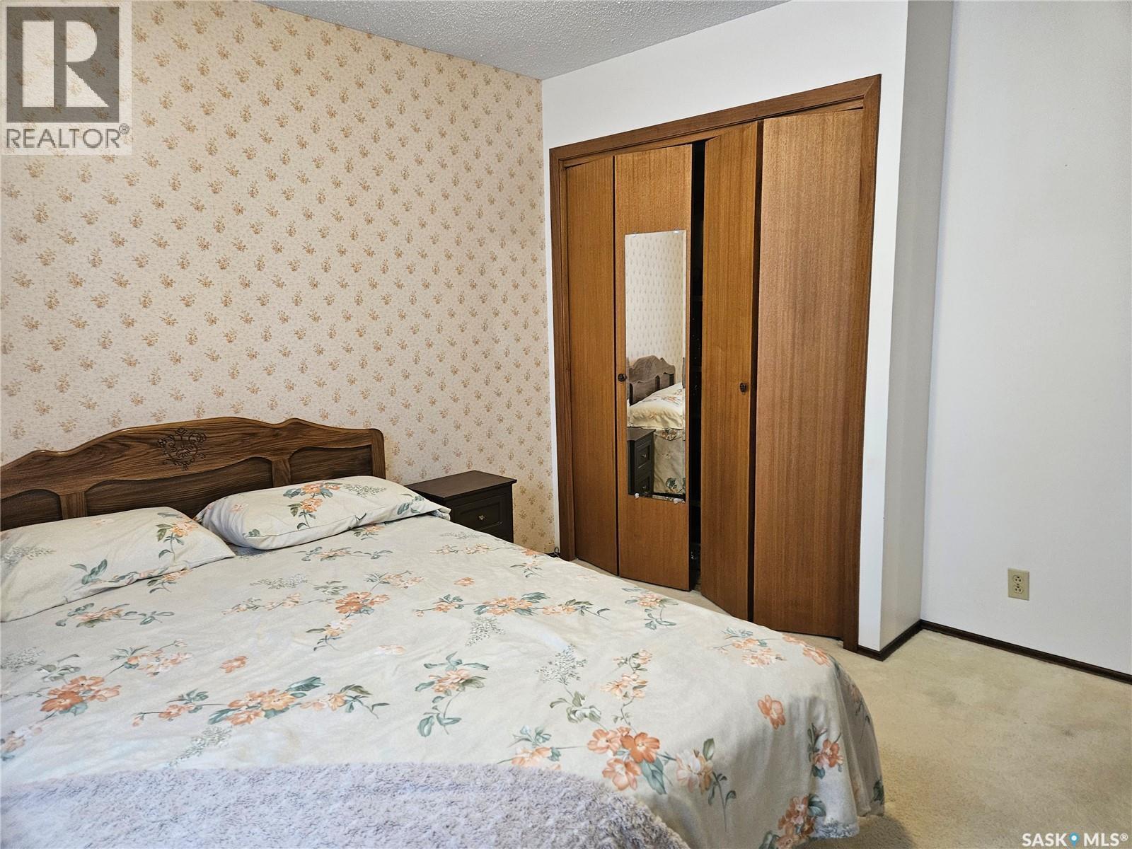 335 Aspen Drive, Swift Current, SK - Indoor Photo Showing Bedroom