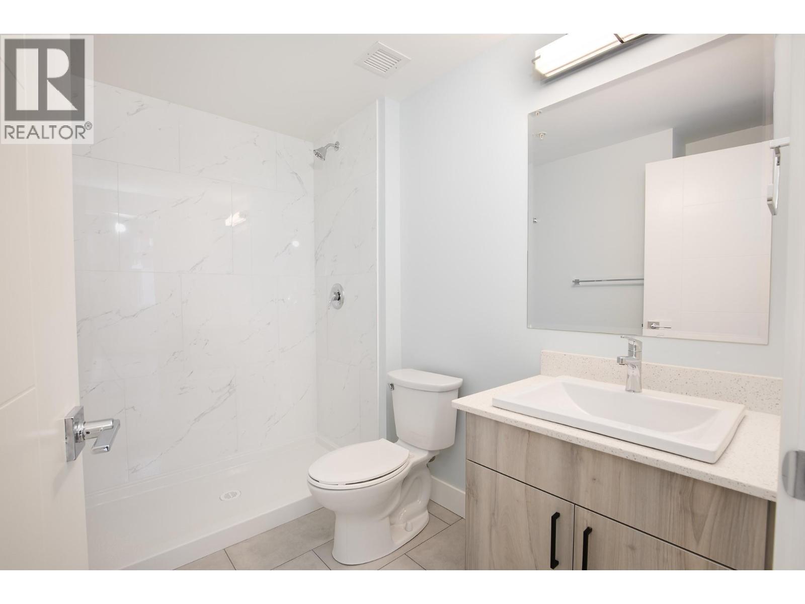 215 Royal Avenue Unit# 402, Kamloops, BC - Indoor Photo Showing Bathroom
