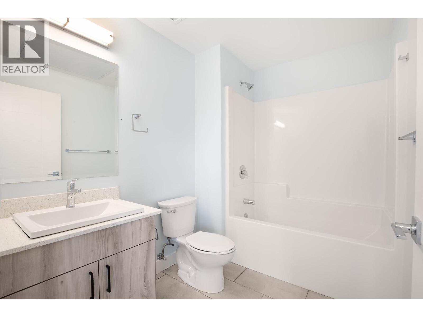215 Royal Avenue Unit# 402, Kamloops, BC - Indoor Photo Showing Bathroom