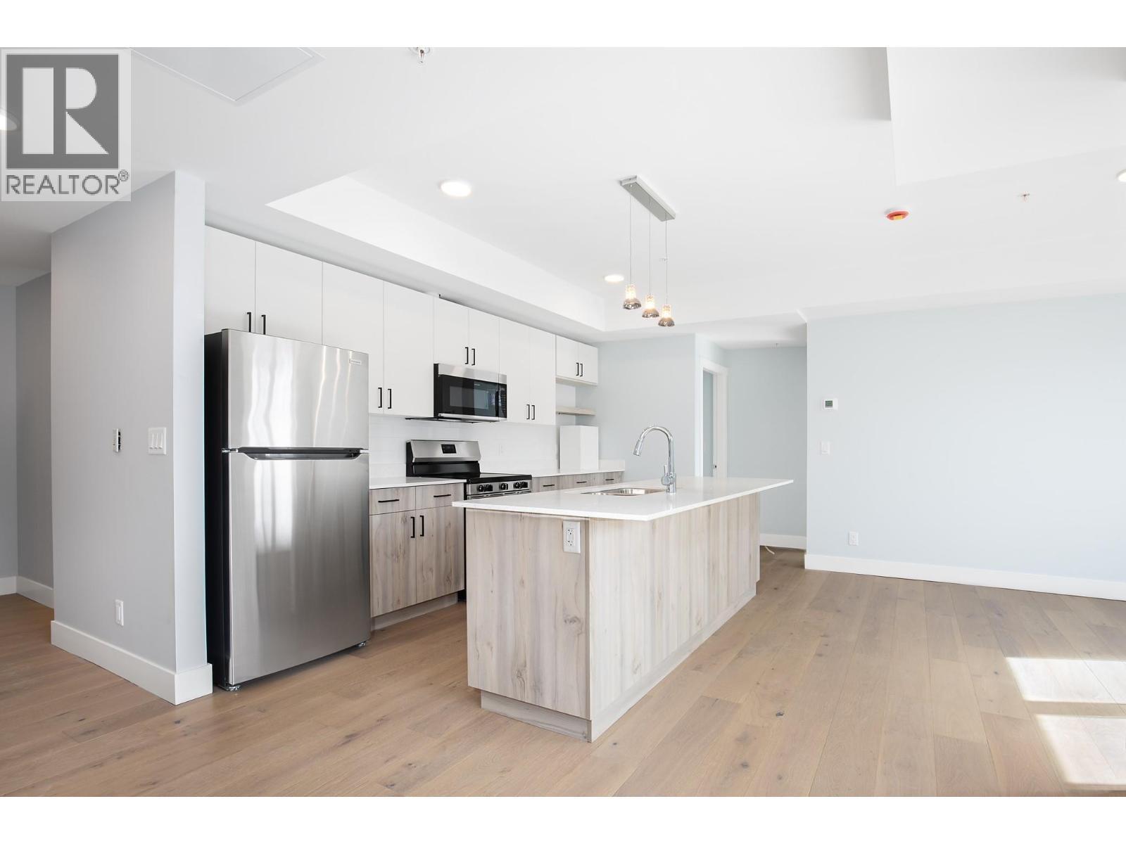 215 Royal Avenue Unit# 204, Kamloops, BC - Indoor Photo Showing Kitchen