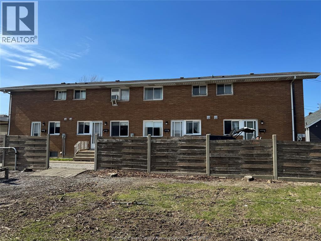 3027 Walker Road Unit# C, Windsor, ON - Outdoor