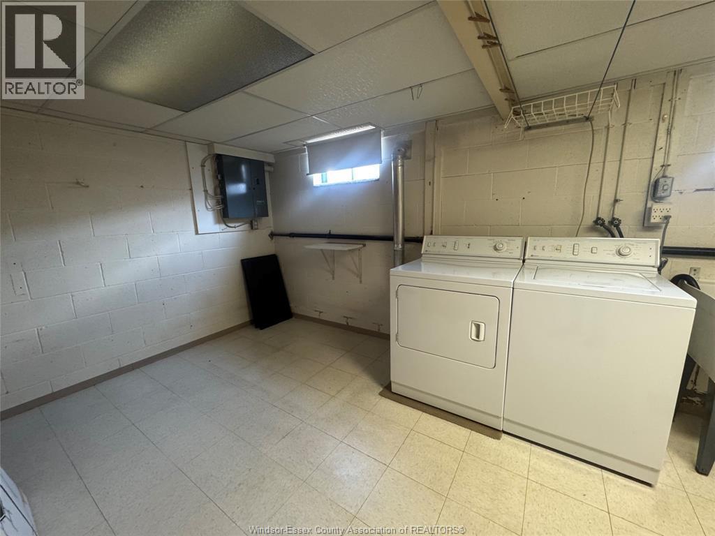 3027 Walker Road Unit# C, Windsor, ON - Indoor Photo Showing Laundry Room