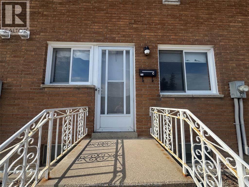 3027 Walker Road Unit# C, Windsor, ON - Outdoor With Exterior