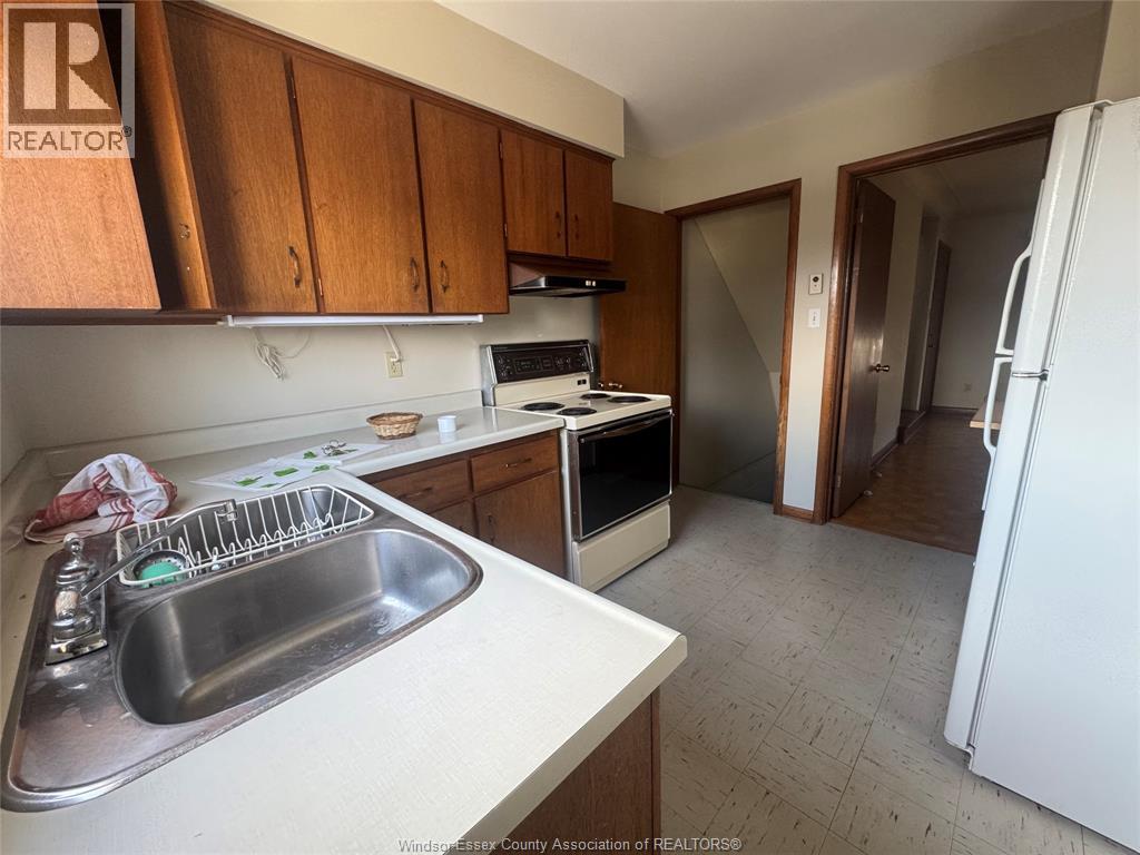 3027 Walker Road Unit# C, Windsor, ON - Indoor Photo Showing Kitchen