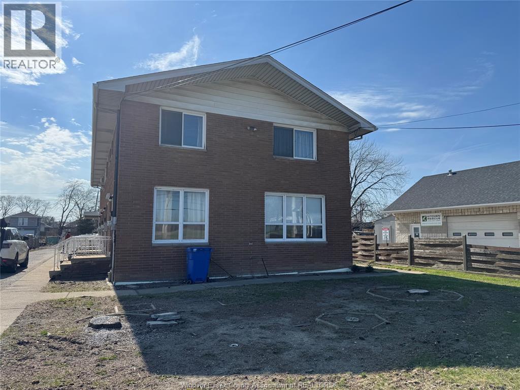 3027 Walker Road Unit# B, Windsor, ON - Outdoor