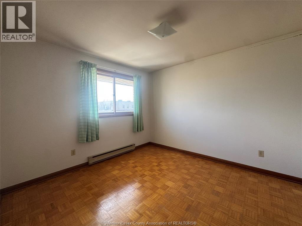3027 Walker Road Unit# B, Windsor, ON - Indoor Photo Showing Other Room
