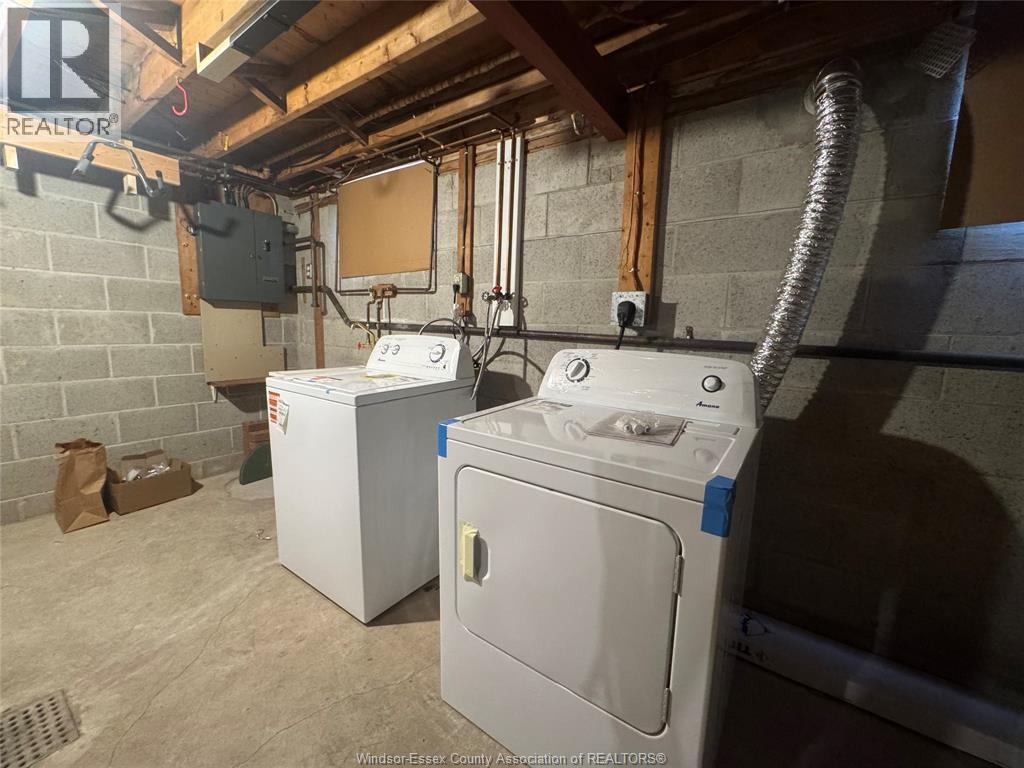 3027 Walker Road Unit# B, Windsor, ON - Indoor Photo Showing Laundry Room