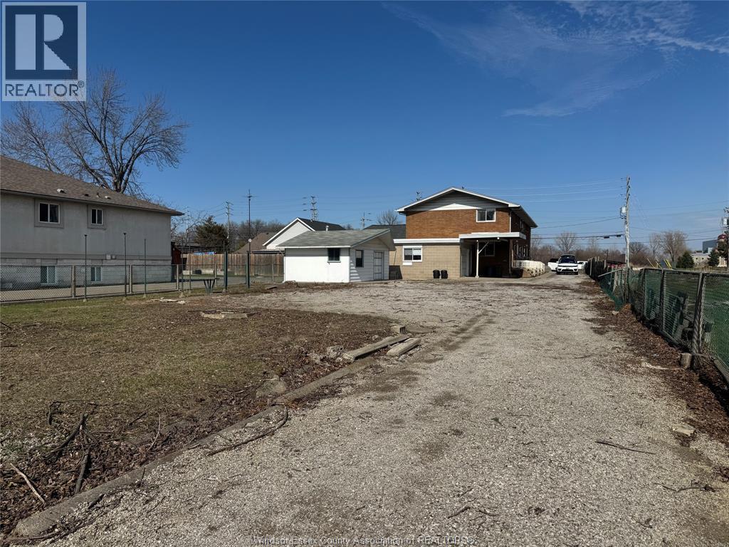 3027 Walker Road Unit# B, Windsor, ON - Outdoor