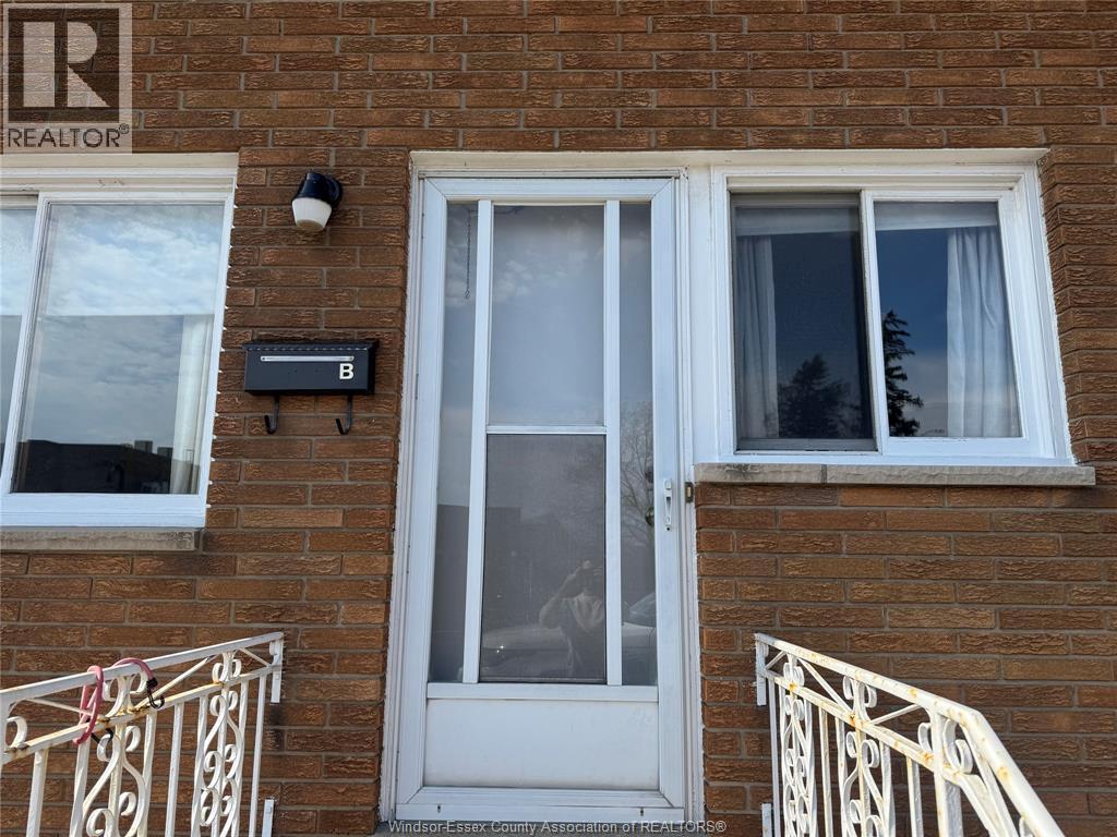 3027 Walker Road Unit# B, Windsor, ON - Outdoor With Exterior