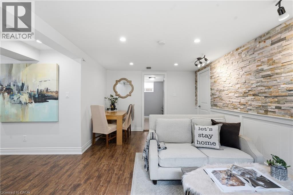 Family room is BRIGHT & BEAUTIFUL with gleaming laminate wood floors and recessed lighting & a stellar space. - 208 East 44Th Street, Hamilton, ON - Indoor