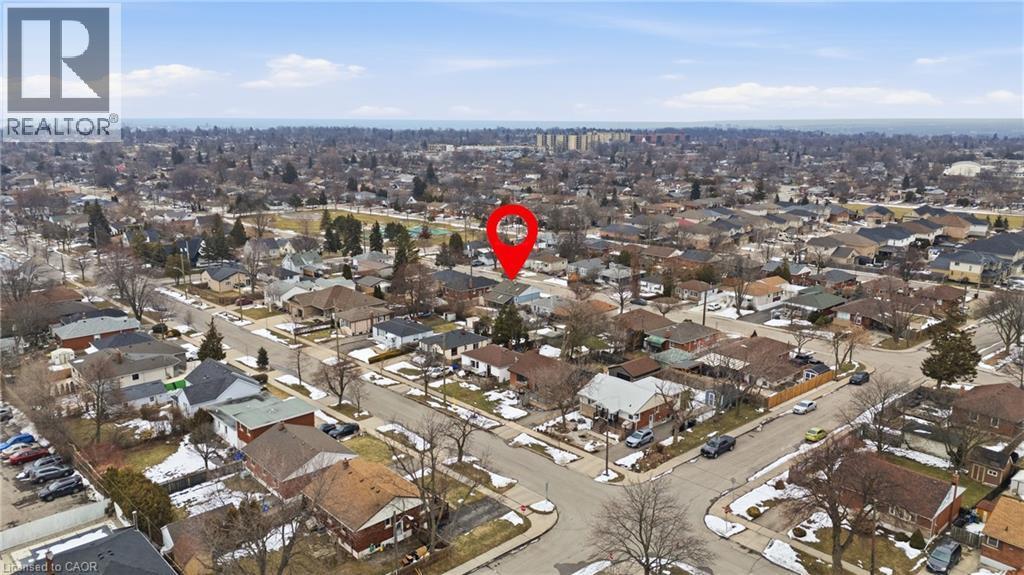 Aerial perspective of this wonderful family neighbourhood. Just steps to HAMPTON PARK & short walk to Huntington Park Recreation Centre! - 208 East 44Th Street, Hamilton, ON - Outdoor With View