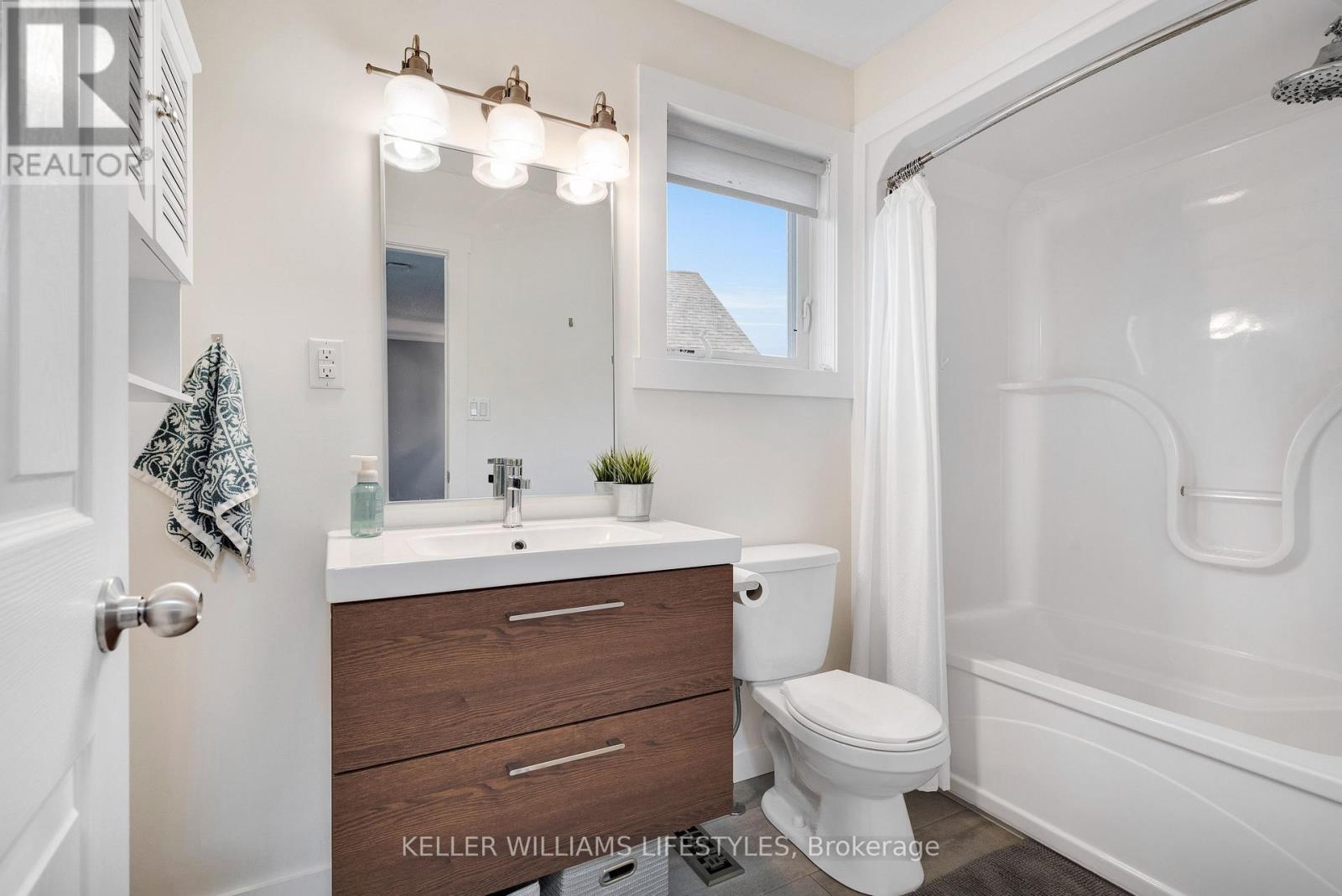 125 Hagerman Crescent, St. Thomas, ON - Indoor Photo Showing Bathroom