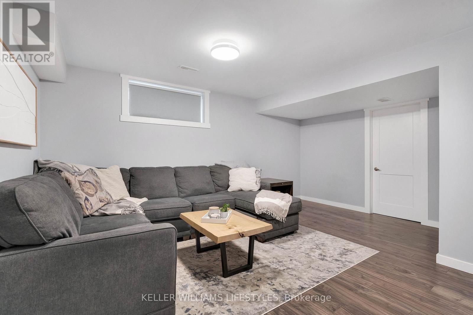 125 Hagerman Crescent, St. Thomas, ON - Indoor Photo Showing Living Room