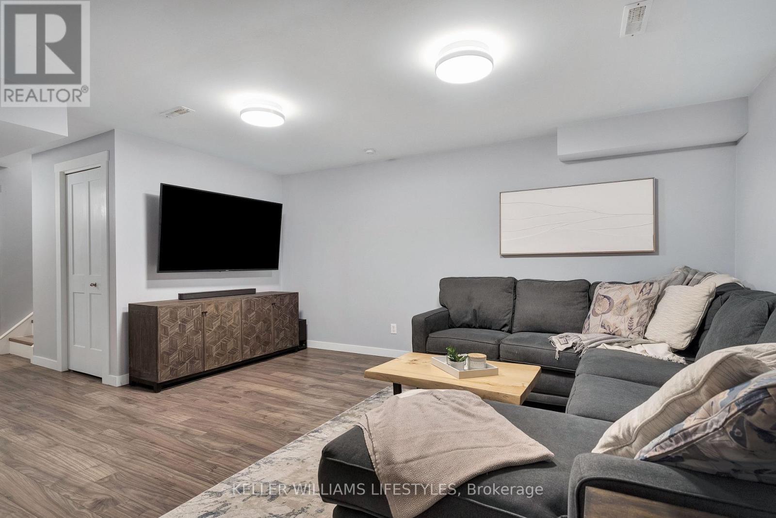 125 Hagerman Crescent, St. Thomas, ON - Indoor Photo Showing Living Room